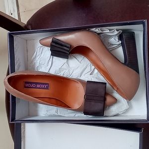 New in box super Stylish heel 6